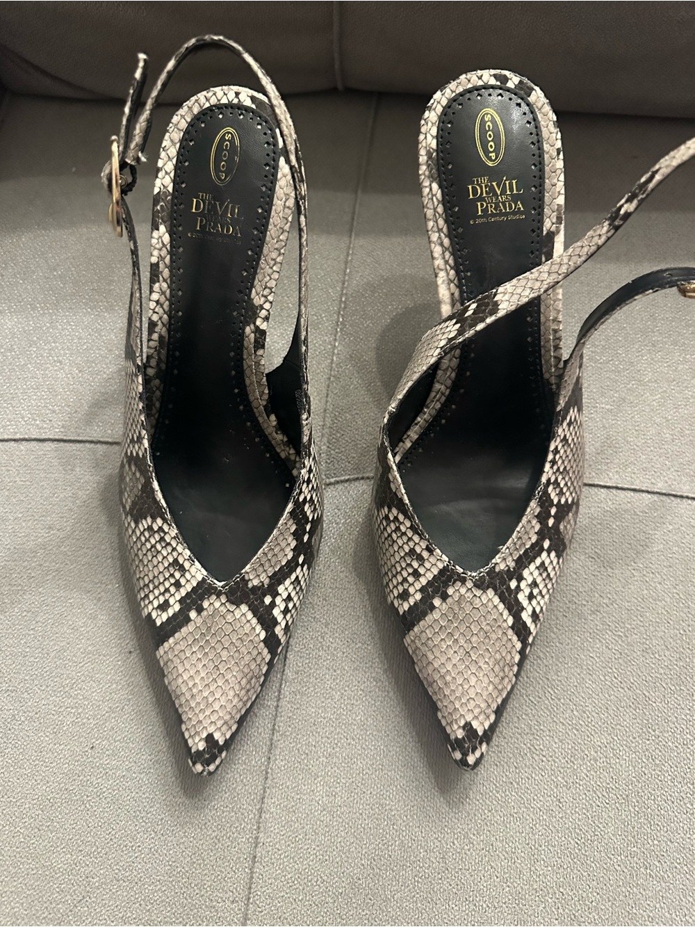 The Devil Wears Prada Snake-Print Pointed Slingback Heels - Black & Cream
